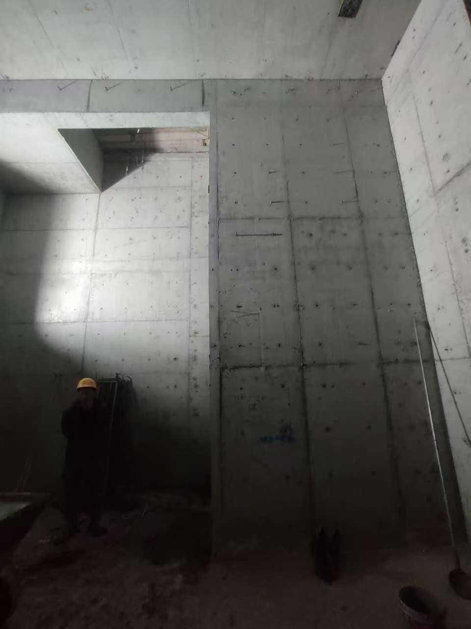 开江墙上开槽钢筋断了有影响吗